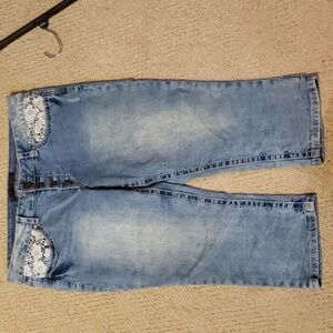NO BOUNDARIES JUNIORS CAPRI SIZE 17